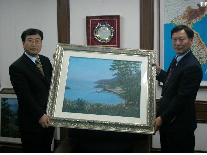 항우연 전 초대소장 황보한 박사, 항우연에 우주센터 성공적 건립 기원 유화 5점 기증 [이미지]